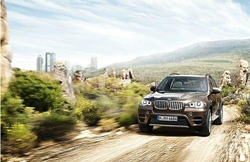 宝马x5国产360拐弯视频