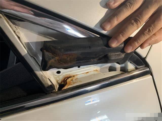 国产汽车渗水视频真实吗,真相揭秘还是网络谣言？