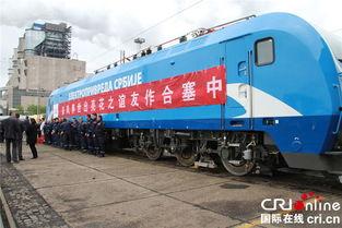 国产电力机车进站视频